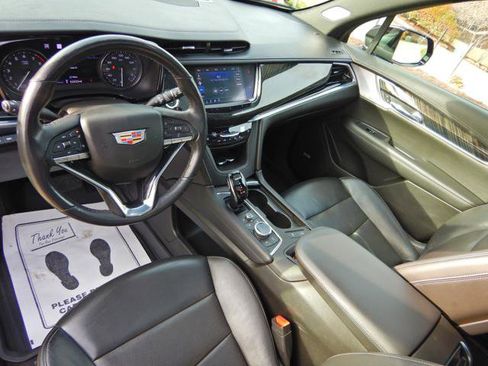 Used 2020 Cadillac XT6 Premium Luxury image 10