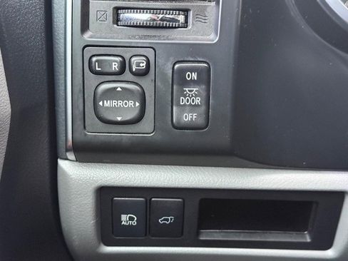 Used 2019 Toyota Sequoia Platinum image 33