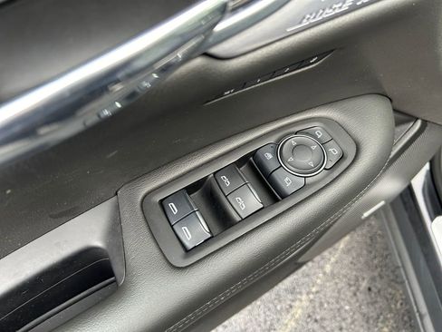 Used 2025 Cadillac XT6 Premium Luxury image 23