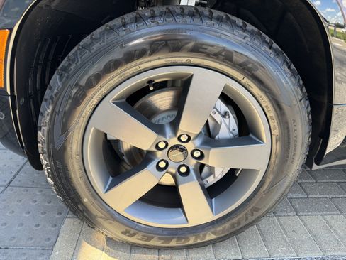 New 2026 Land Rover Defender 90 X-Dynamic SE AWD/4WD image 6