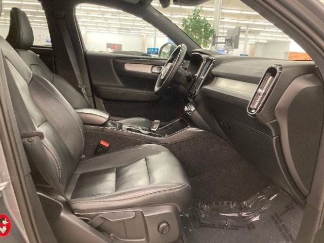 Used 2019 Volvo XC40 T5 Momentum AWD/4WD image 14