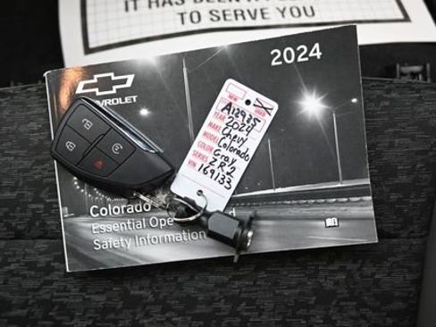 Used 2024 Chevrolet Colorado ZR2 image 9