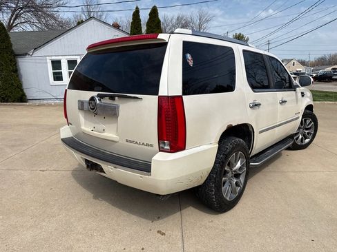 Used 2010 Cadillac Escalade AWD image 6