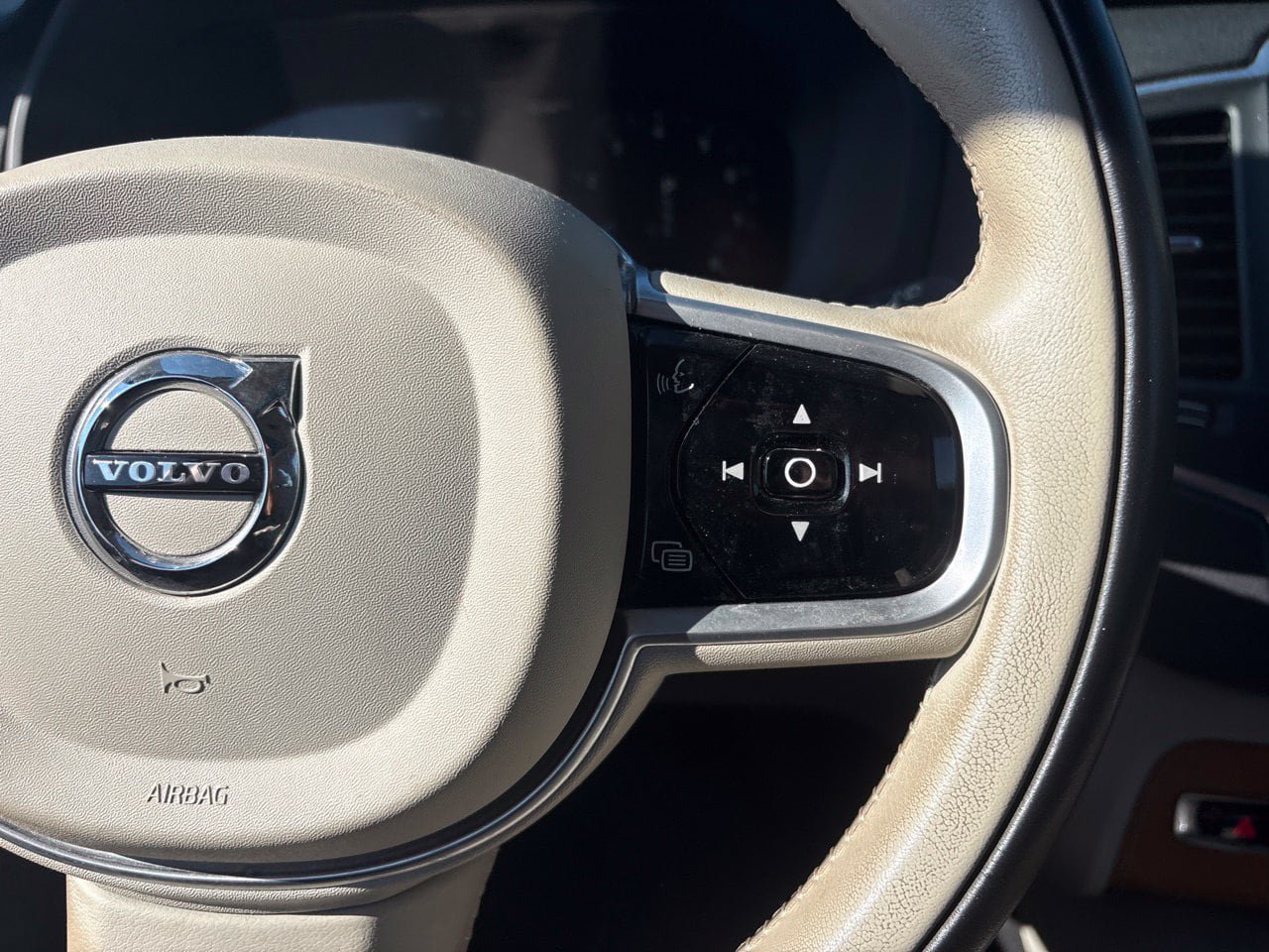 Used 2021 Volvo XC90 T6 Momentum AWD/4WD image 24