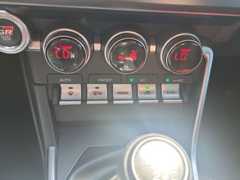 Used 2024 Toyota GR86 RWD image 26