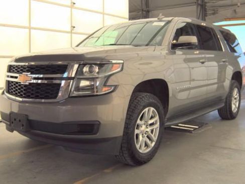Used 2018 Chevrolet Suburban LT image 1