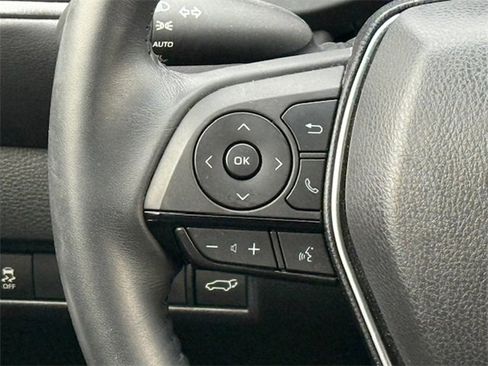 Used 2022 Toyota Venza XLE image 26