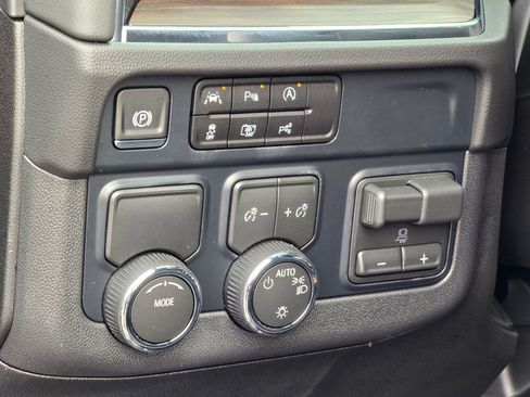 New 2026 Chevrolet Suburban LS image 32