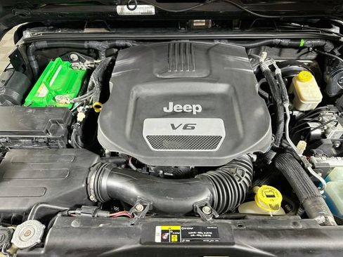 Used 2017 Jeep Wrangler Unlimited Sahara AWD/4WD image 33