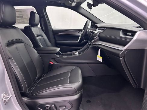 New 2025 Jeep Grand Cherokee Limited w/ Trailer Tow Package image 23