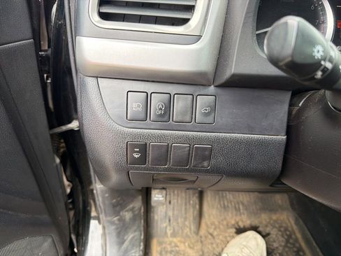 Used 2017 Toyota Highlander SE image 12