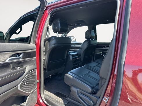 Used 2023 Jeep Wagoneer L Series II AWD/4WD image 25
