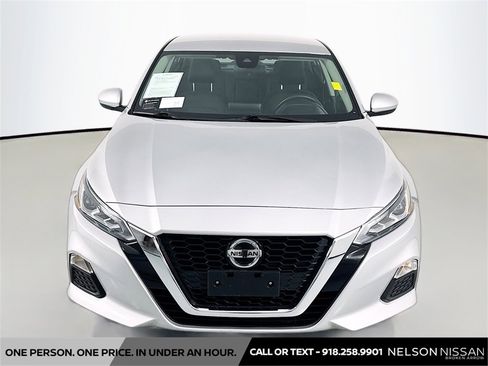 Used 2021 Nissan Altima 2.5 SV image 2
