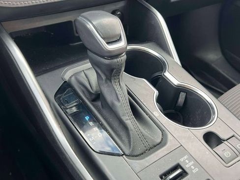 Used 2021 Toyota Highlander LE image 26