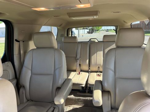 Used 2013 Cadillac Escalade ESV Premium AWD/4WD image 11
