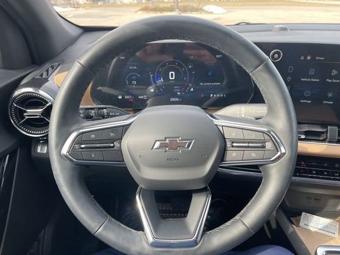 Used 2025 Chevrolet Equinox ACTIV image 13