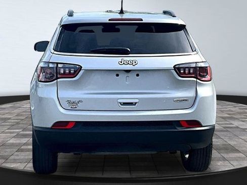 Used 2024 Jeep Compass Latitude AWD/4WD image 4