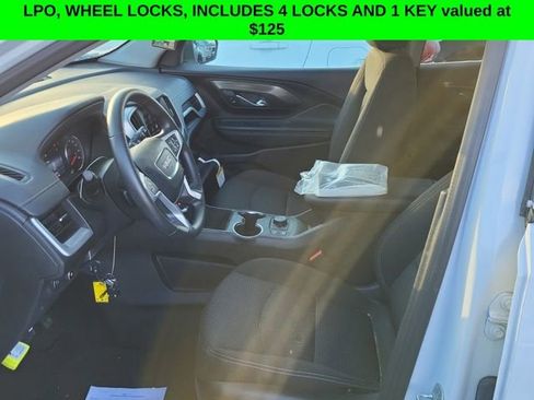 Used 2024 GMC Terrain SLE w/ Driver Convenience Package image 9