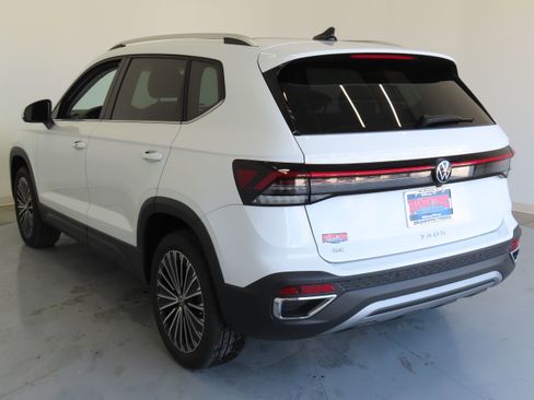 New 2025 Volkswagen Taos SE image 7