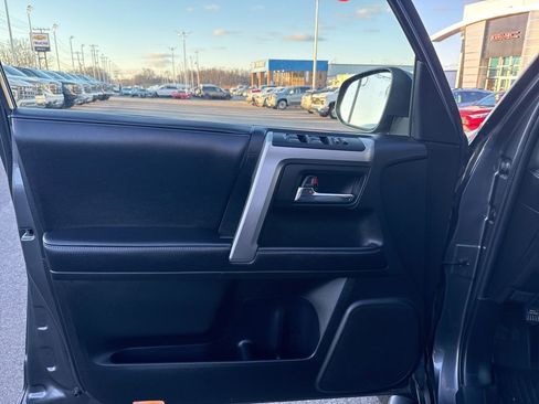 Used 2017 Toyota 4Runner SR5 image 24