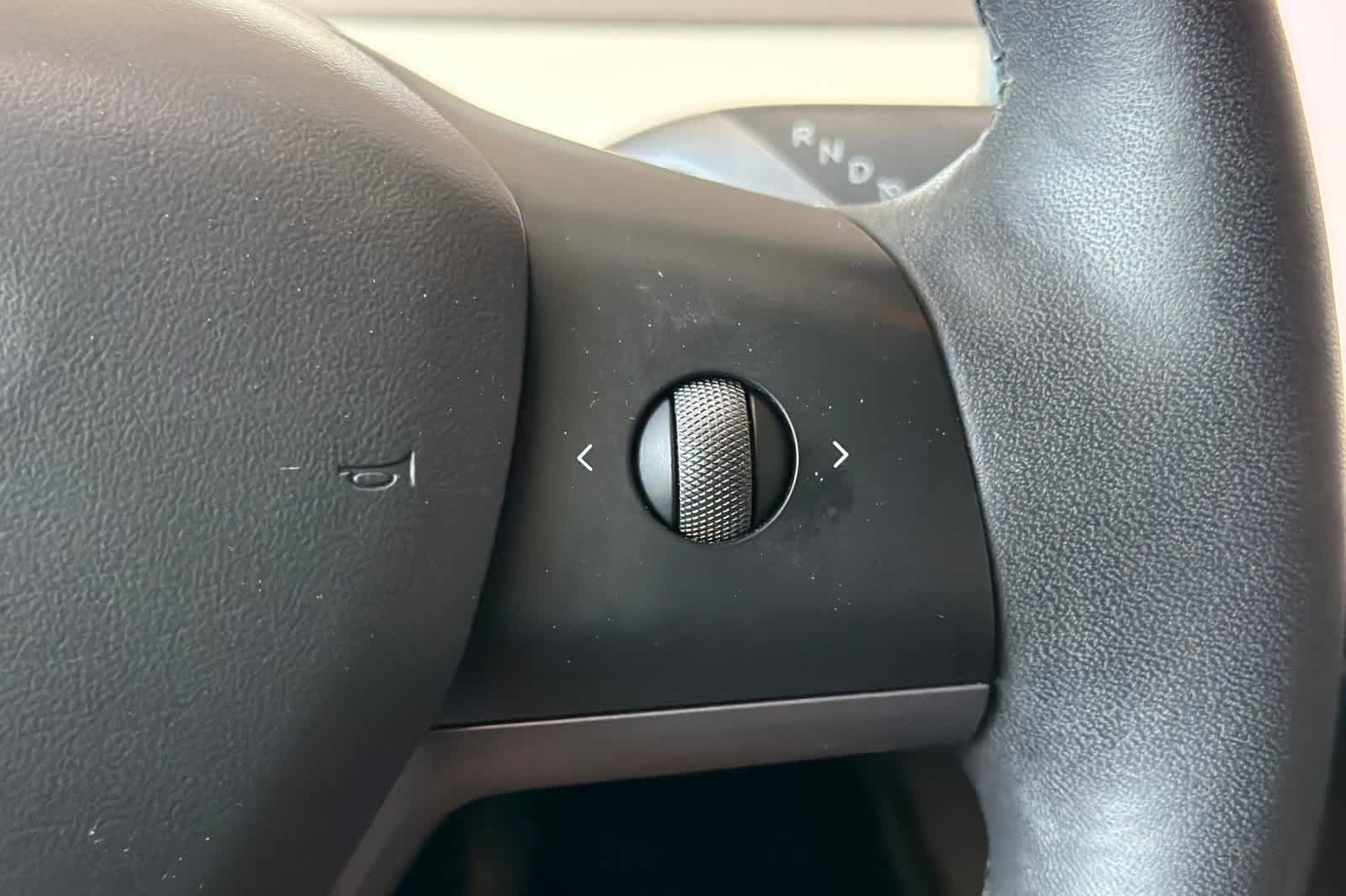 Used 2022 Tesla Model Y Long Range AWD/4WD image 27