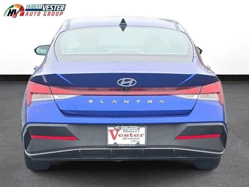 Used 2024 Hyundai Elantra SEL image 7