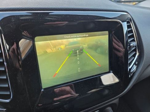 Used 2020 Jeep Compass Latitude image 12