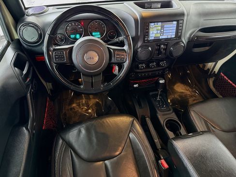 Used 2018 Jeep Wrangler Unlimited Rubicon w/ Connectivity Group image 17