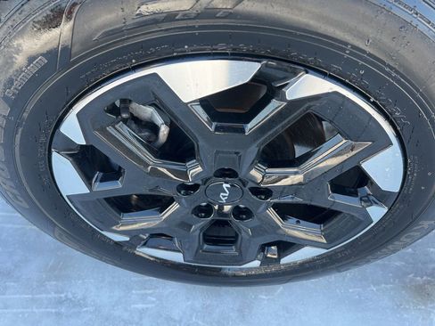 Certified 2025 Kia Sorento S image 37