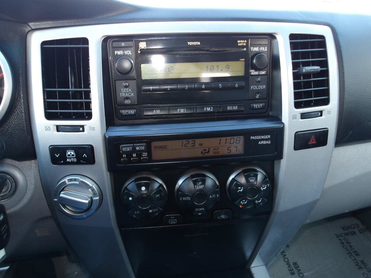 Used 2006 Toyota 4Runner SR5 AWD/4WD image 17