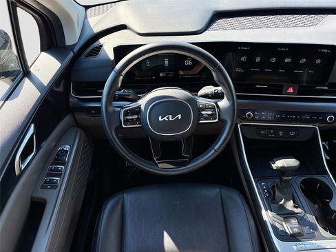 Used 2025 Kia Carnival FWD image 22