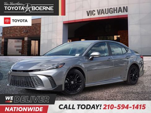 Used 2025 Toyota Camry SE FWD image 1