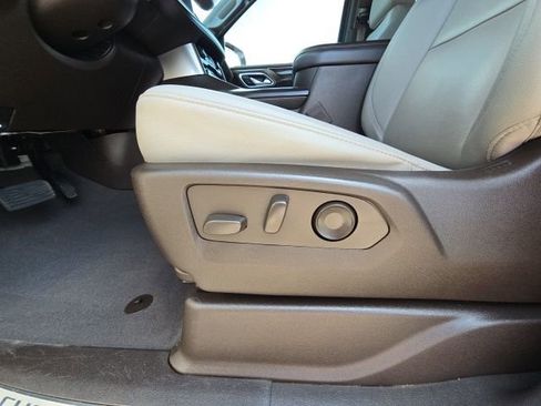 Used 2023 Chevrolet Tahoe Z71 w/ Luxury Package image 23