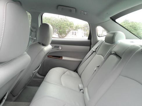 Used 2007 Buick LaCrosse CXL w/ Chromed Appearance Package FWD image 12
