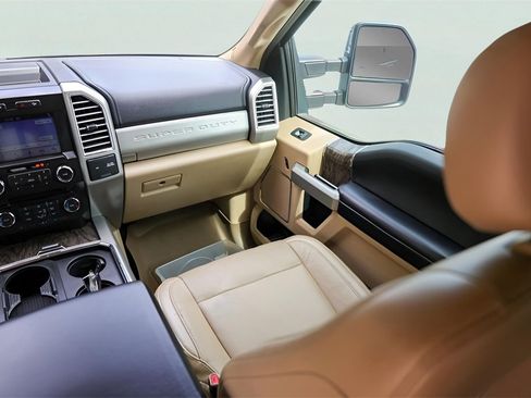 Used 2017 Ford F250 Lariat w/ Lariat Ultimate Package image 32