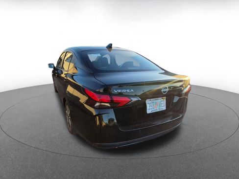 Used 2025 Nissan Versa SV image 5