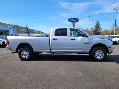 Used 2018 RAM 2500 Tradesman w/ Chrome Appearance Group image 4