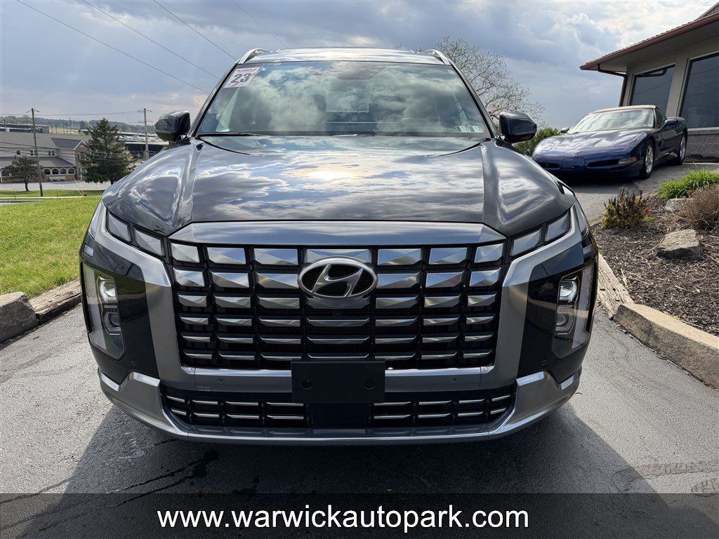 Used 2023 Hyundai Palisade Calligraphy w/ Winter Package FWD image 2
