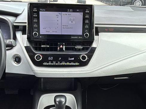 Used 2022 Toyota Corolla SE w/ SE Preferred Package FWD image 31