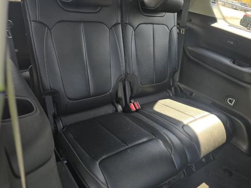 Used 2023 Jeep Grand Cherokee L Limited AWD/4WD image 9