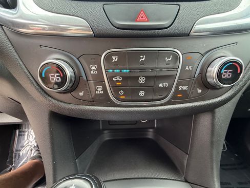 Used 2019 Chevrolet Equinox LT FWD image 17