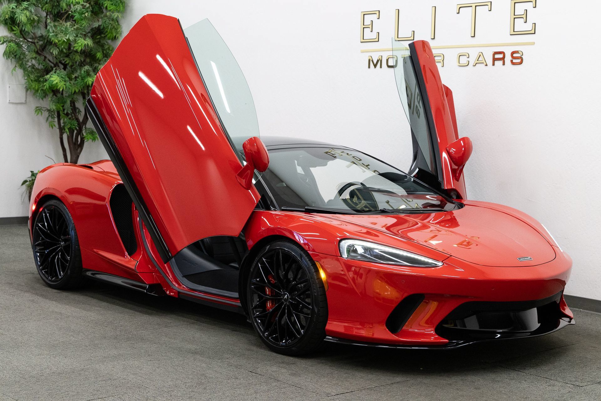 Used 2021 McLaren GT RWD image 22