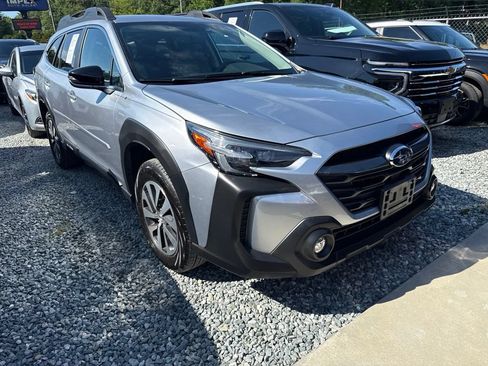 Used 2025 Subaru Outback Premium w/ Popular Package #1 AWD/4WD image 2
