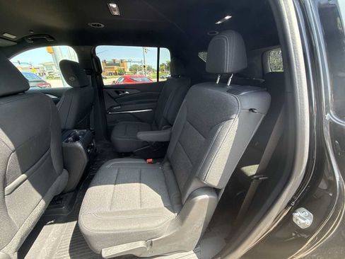 Used 2025 Chevrolet Traverse LT w/ Driver Confidence Package AWD/4WD image 24