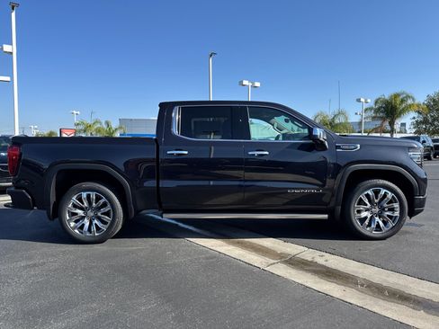 Used 2025 GMC Sierra 1500 Denali AWD/4WD image 7
