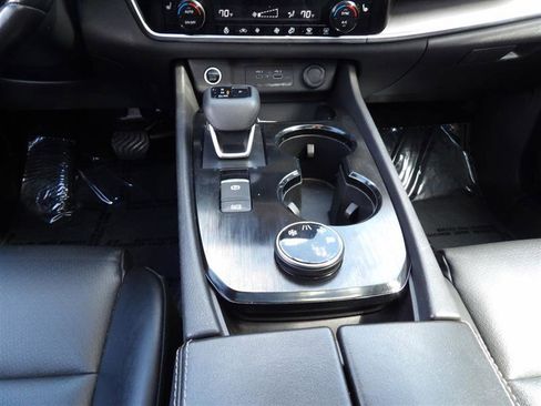 Used 2021 Nissan Rogue SV w/ Premium Package image 16