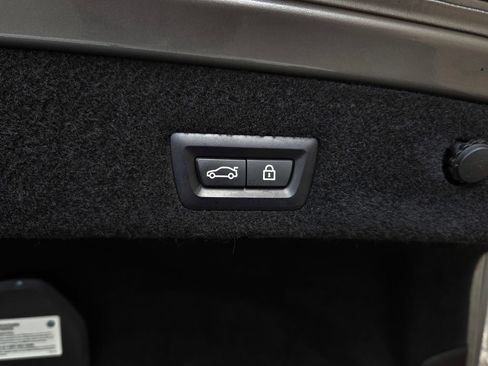 Used 2022 BMW 740i w/ M Sport Package RWD image 42