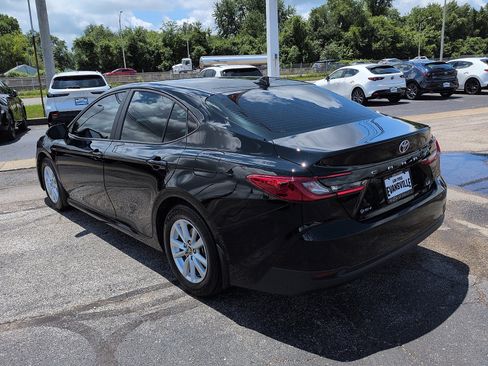 Used 2025 Toyota Camry LE w/ Convenience Package FWD image 5