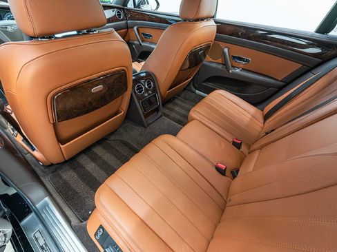 Used 2016 Bentley Flying Spur W12 image 24