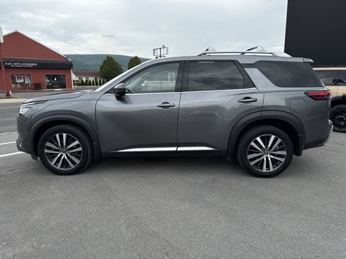 Used 2022 Nissan Pathfinder Platinum w/ Cargo Package AWD/4WD image 7